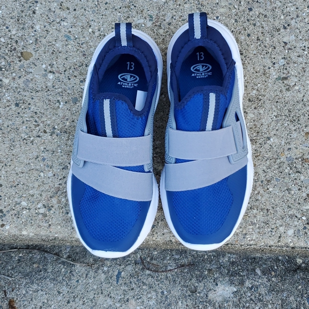 Athletic works gym shoes 13